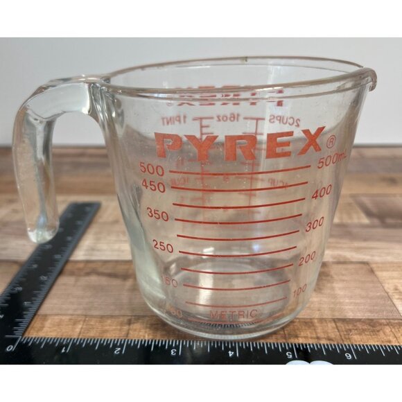 Pyrex 2-Cup Glass Measuring Cup With Red Markings - Picture 2 of 4
